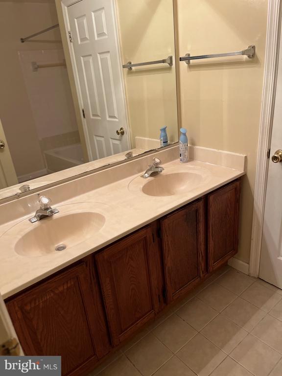 33 Hiddencreek Ct