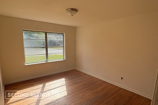 Building Photo - 343 E Delz Dr