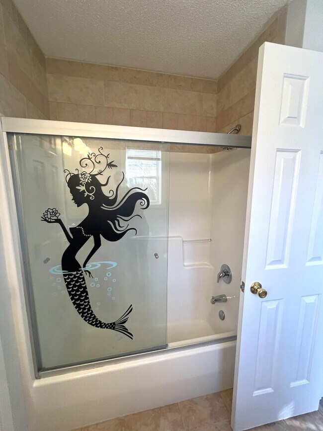 3 BR/2bath/Carport/Fenced Yard/ No carpet Rental House Rental in