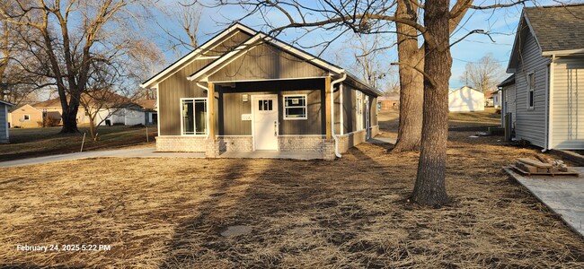 Photo - 722 S Griffith Ave