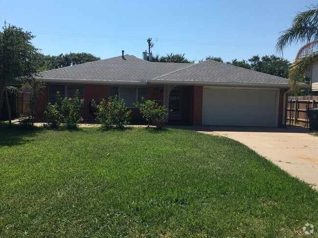 Building Photo - Beautifully renovated 3 bed/3bath near UTMB Rental