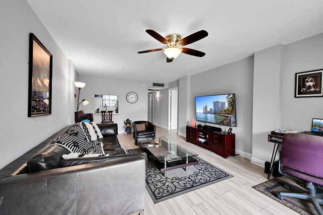 Photo - 103 Royal Pk Dr Unit 2E