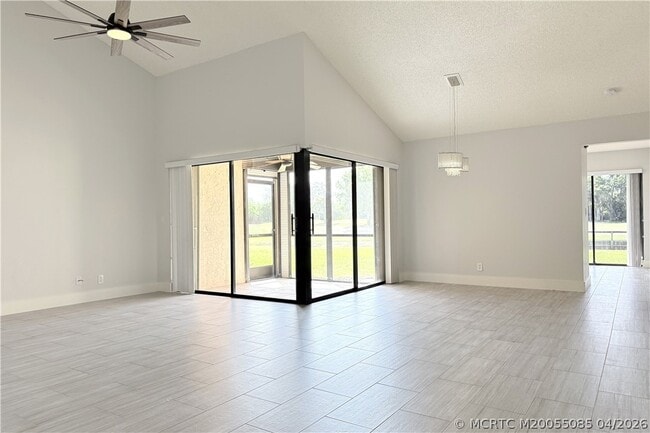Building Photo - 3505 SW Quail Meadow Trail Unit A