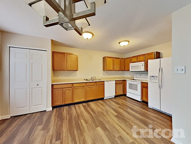 Photo - 9017 Southernwood Way