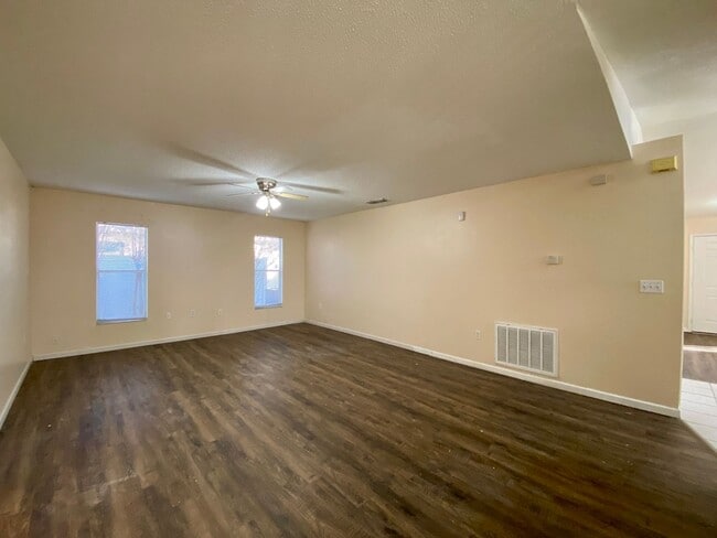 Photo - 3bed/2bath Lake View Single Family Home in Kissimmee, FL!