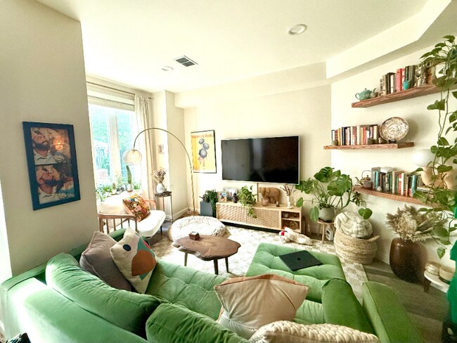 Photo - 833 6th St NE