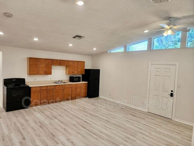 Photo - 148 18th St NW