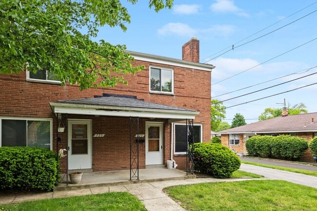 Photo - 723 Village Dr