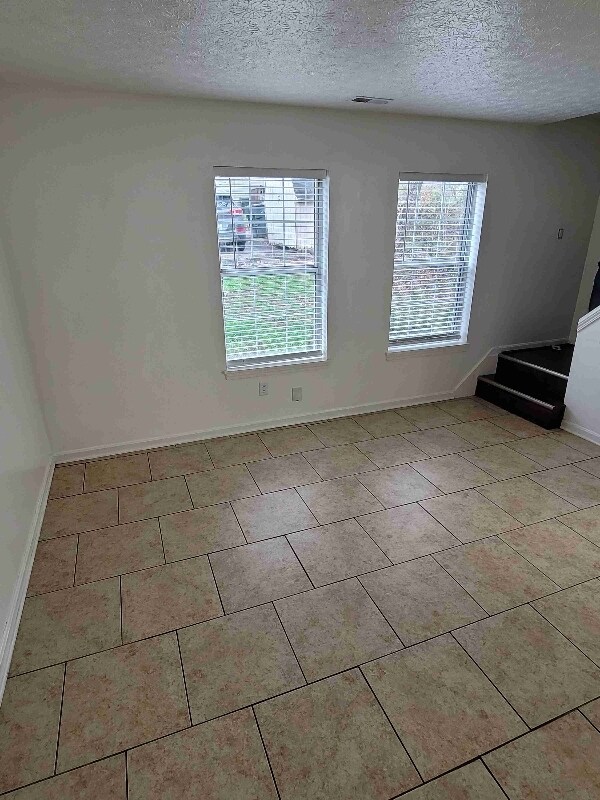 Photo - 739 W 8th St Unit 2