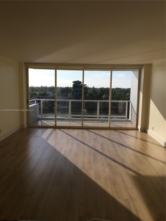 Photo - 5700 Collins Ave Unit 6J