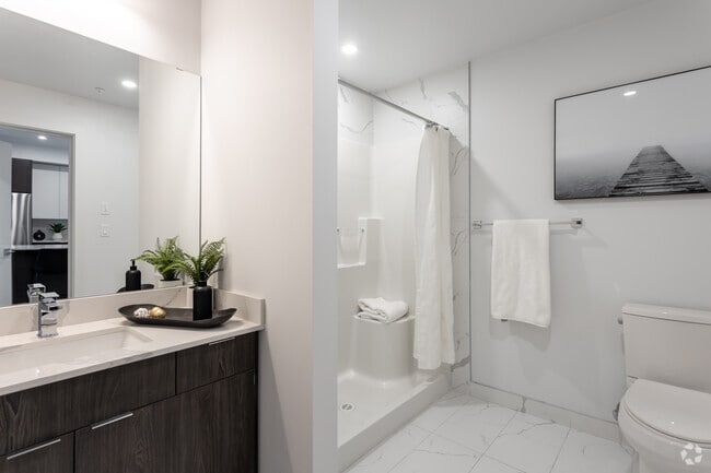 2BR, 2BA - 860SF - Second Bathroom - Edgemont Flats