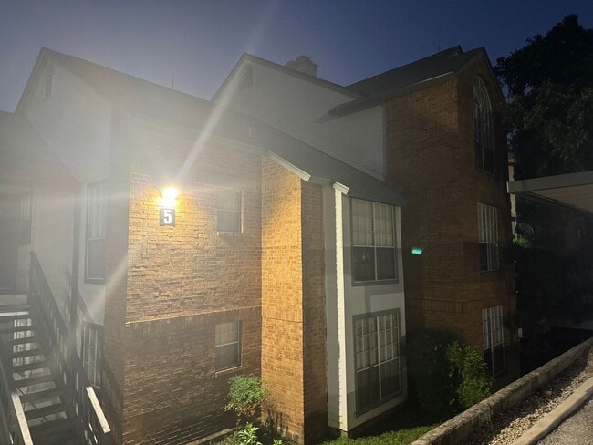 Photo - Great location off Blanco near Wurzbach and West Ave | 2 Bedroom | 2 Bath | Top Floor
