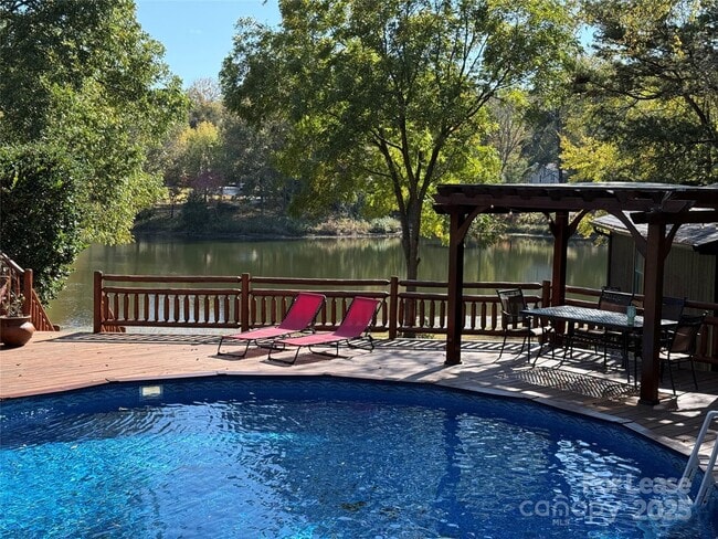 Photo - 1011 Lakeshore Dr