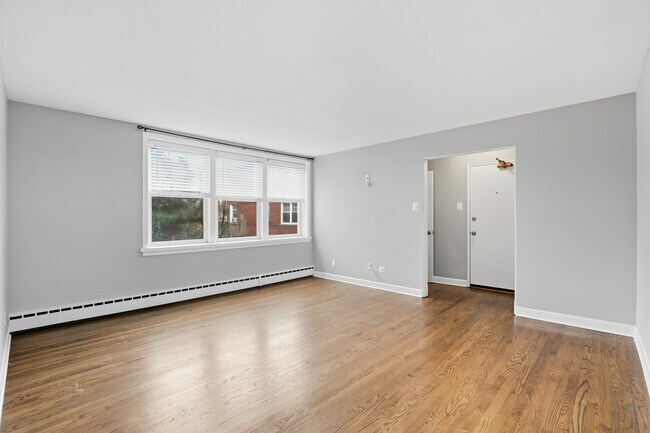 Photo - 2412 W Farragut Ave Unidad 2B-2422