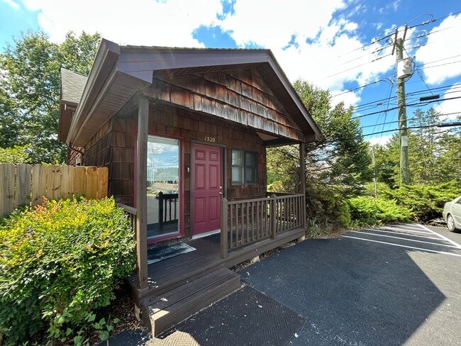 Building Photo - Beautiful Bungalow Home Located in Blacksburg