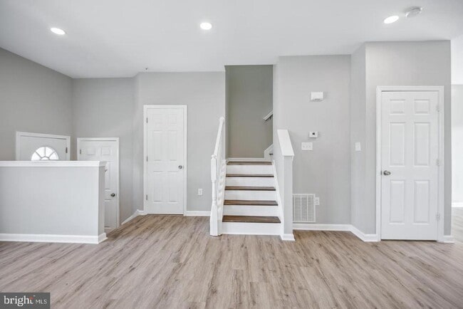 Photo - 7135 Ladd Cir