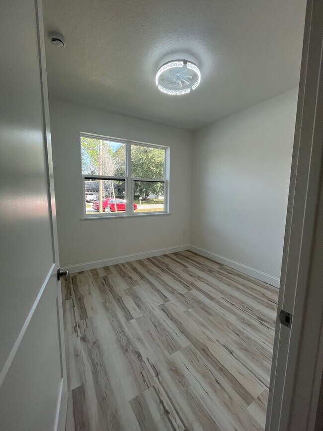 Photo - BEAUTIFUL BRAND NEW DUPLEX!!