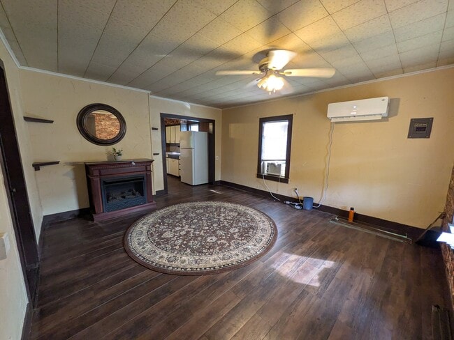 Photo - 405 S Skaggs Rd