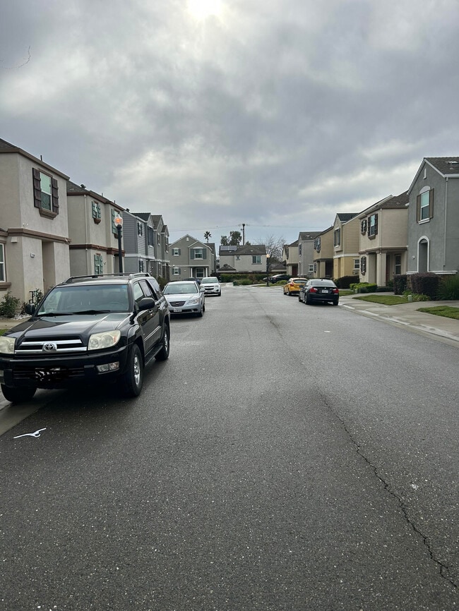 Photo - 2460 Ben Ali Way