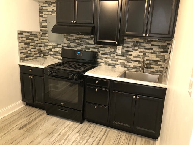 Building Photo - 430 W Bringhurst St Unit 2