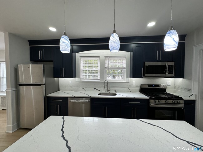 Photo - 332 Robbins St