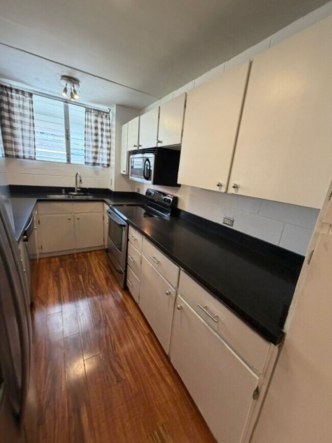 Photo - 1401 Lusitana St