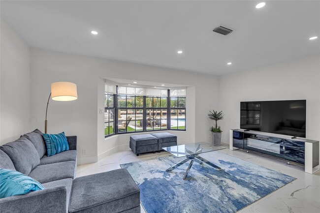 Photo - 616 3rd Key Dr