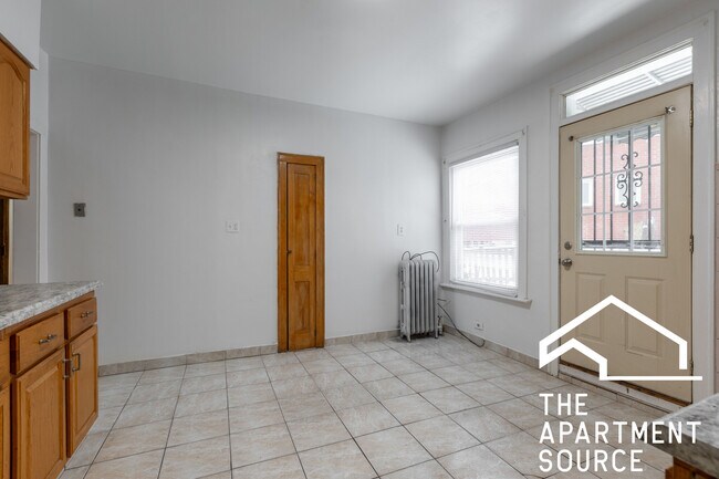 Photo - 4921 W Berteau Ave Unit 2