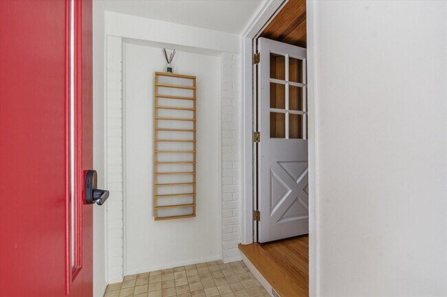 Photo - 1510 Barnard Rd