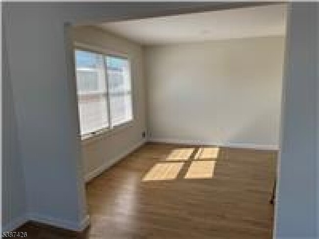 Photo - 261 Schuyler Ave