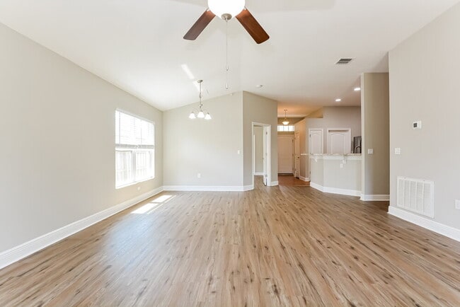 Photo - 2308 Bracknell Forest Trail