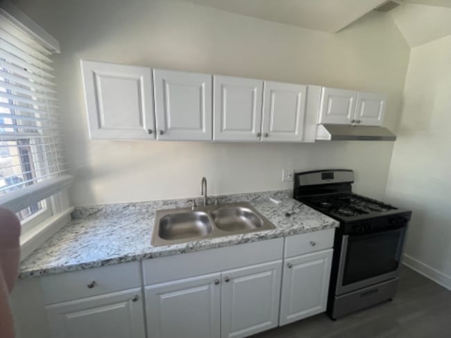 Photo - 600 E Garfield Ave Unit 7