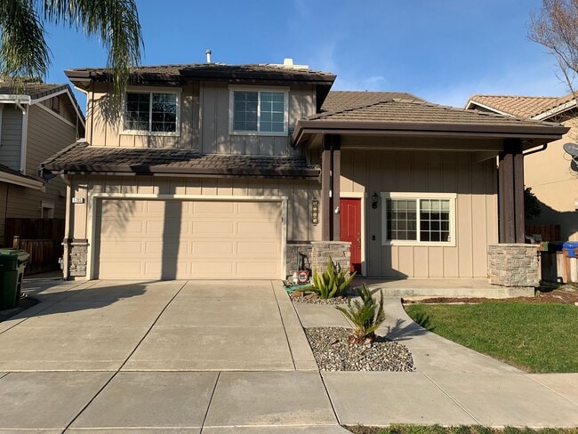 Building Photo - Beautiful 4 Bedroom, 3 Bath Brentwood Home