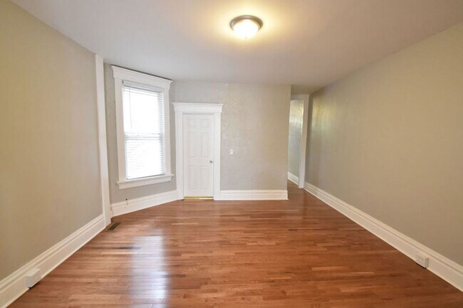 Photo - 2355 N High St