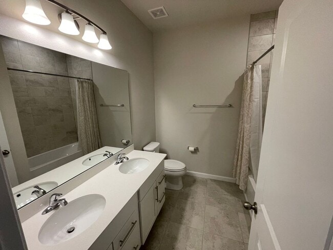 Photo - Beautiful 4 Bedroom 2 Bathroom home in Eagle Crest community