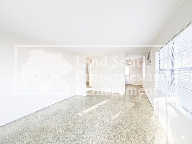 Photo - 5852 Olender Dr