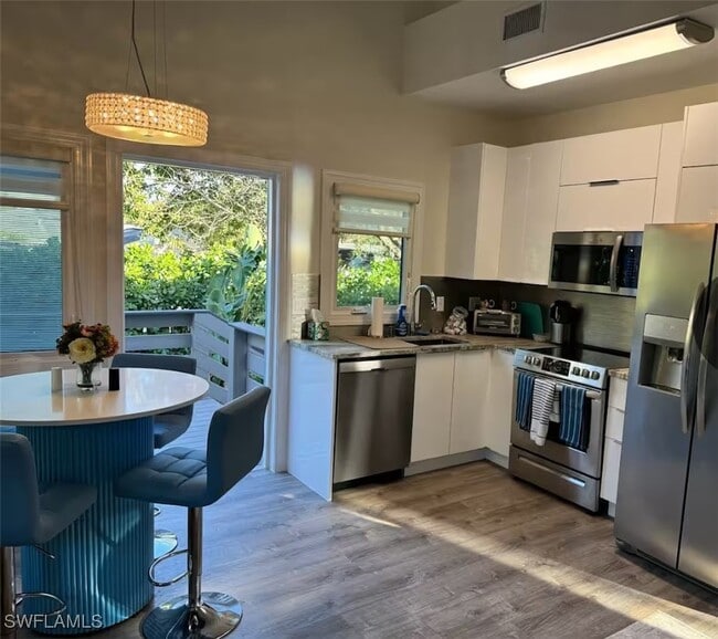 Photo - 2548 Weeks Ave