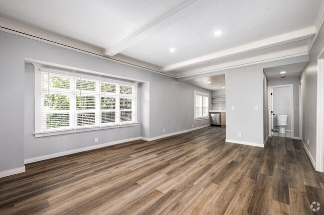 3 habitaciones, 2 baños - 850 pies cuadrados - Comedor - 1411 Mohawk St