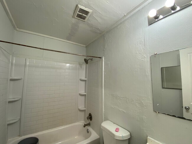 Photo - Cockrell Hill Apartments