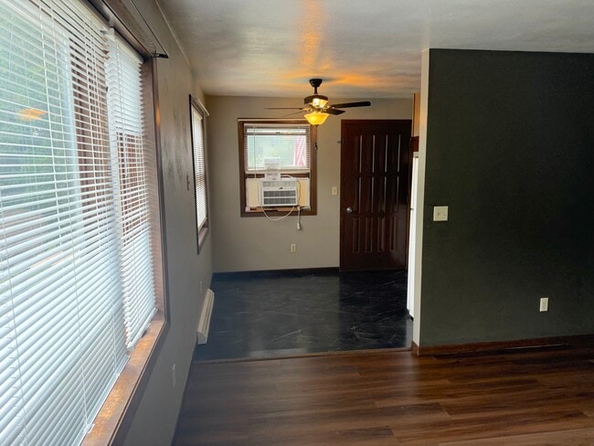 Photo - 1033 Evans St