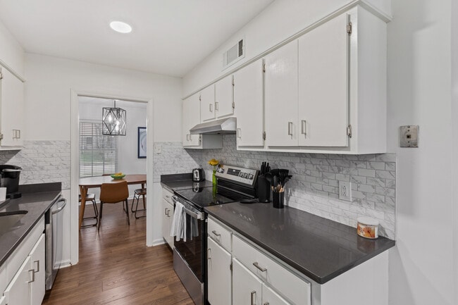 Photo - 6864 Aspenhill Dr