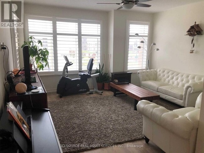 Photo - 212 Squire Cres