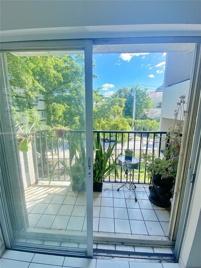 Photo - 1337 NW 1st St Unidad 8