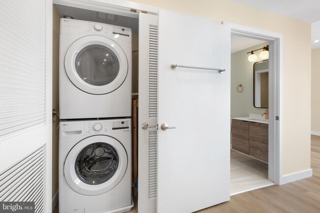 Building Photo - 1701 S 4th St Unit 407