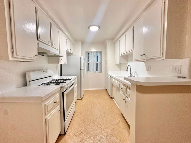 Building Photo - 1432 N Fairfax Ave Unit 2