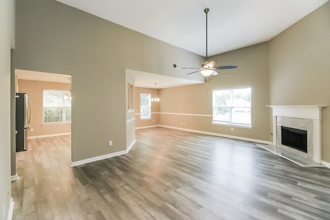 Photo - 206 Nadia Ct