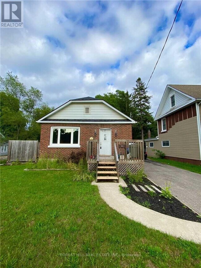 Photo - 125 Innisfil St