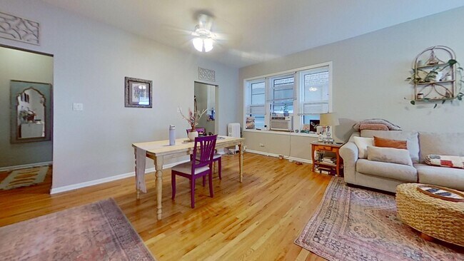 Photo - 1331-41 W. Addison