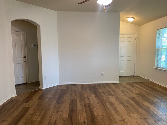 6011 Ambrose Cir