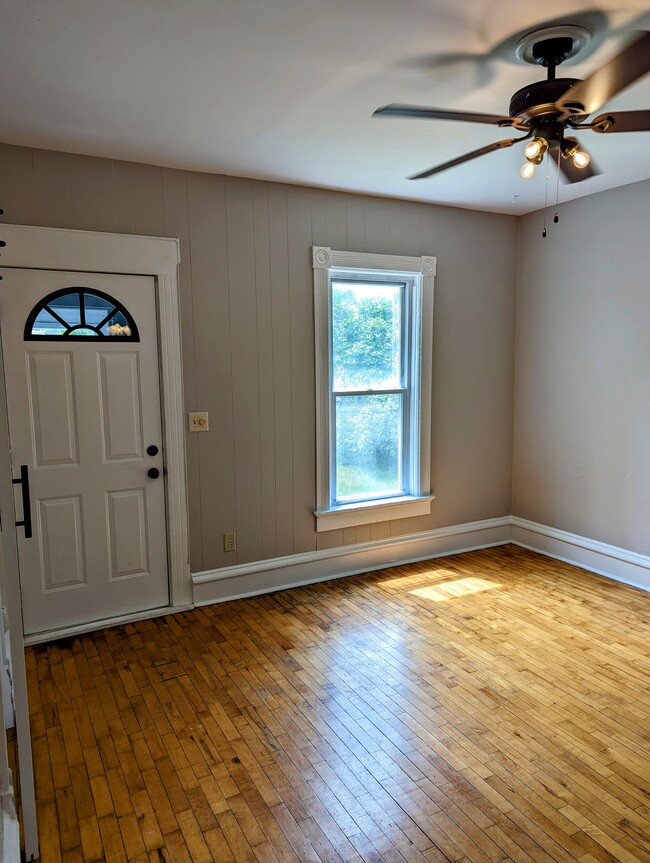Living Room - 2242 Dixon St Casa